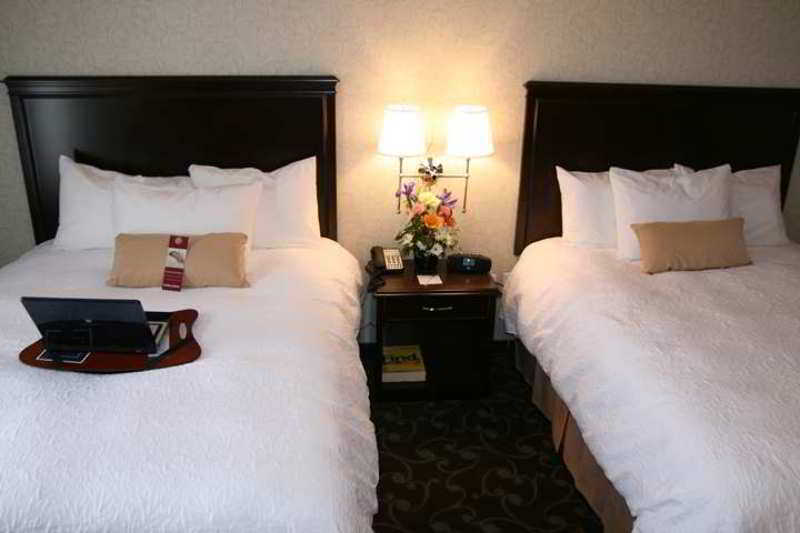 Hampton Inn & Suites By Hilton Беррі Номер фото